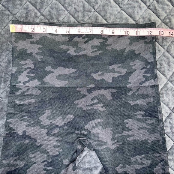 Spanx Leggings Women Large look at me now Camouflage Gray Black slimming  B28 - Picture 8 of 10